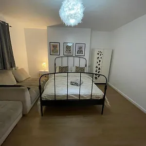 Apartment 4 Bedroom Guest In The Heart Of Shoreditch, London
